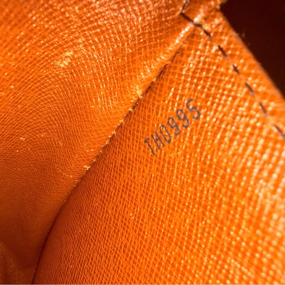 Authentic Louis Vuitton Saint Cloud GM - Picture 8 of 11